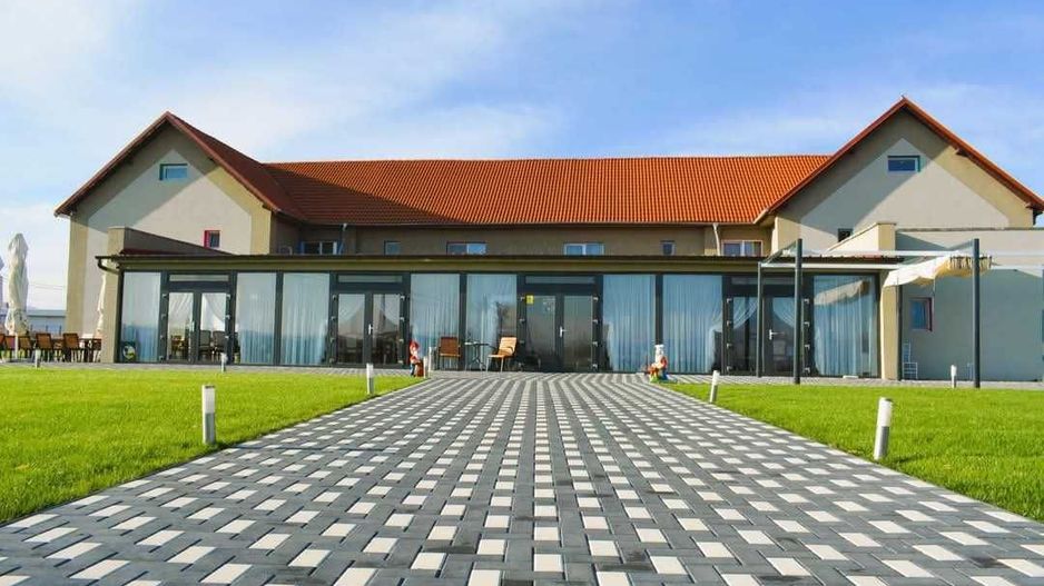 Motel cu restaurant de inchiriat - Poză 1