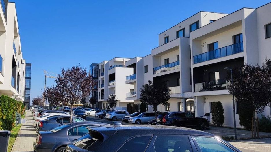 Apartament doua camere Tunari+ loc parcare - Poză 1