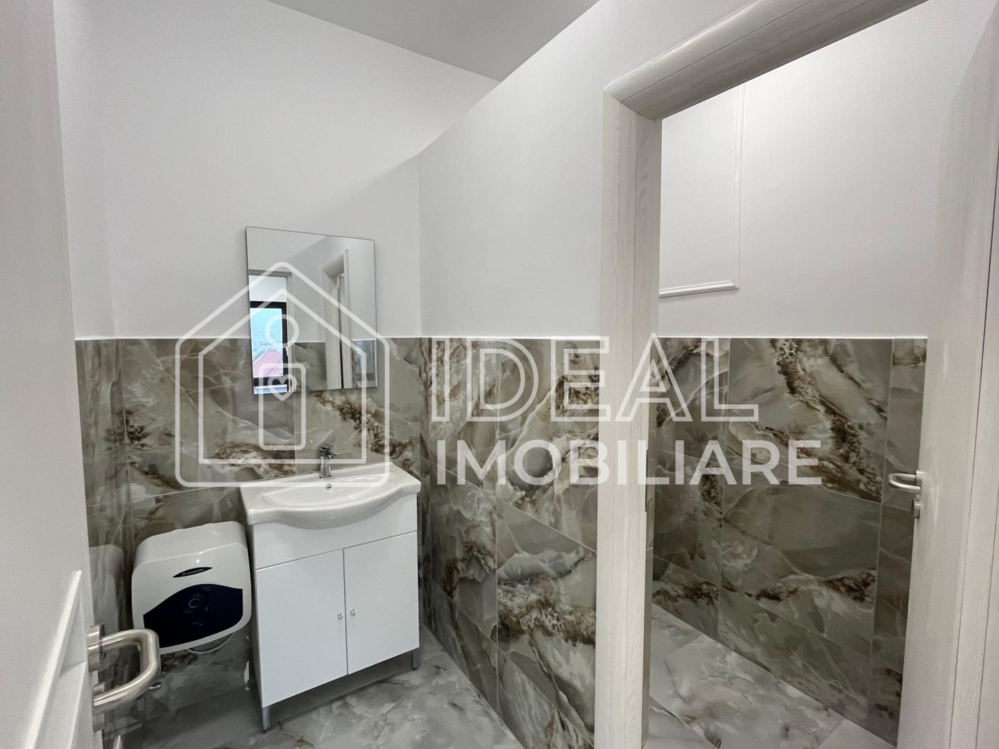 Spatiu comercial de inchiriat- 200 mpu, zona Podul Garii - Poză 6