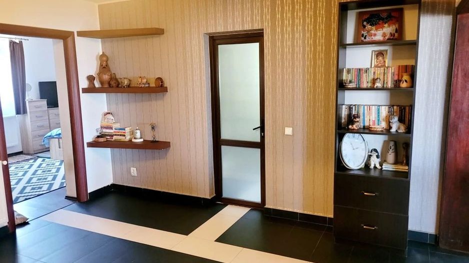 Apartament cu 3 camere - Poză 4