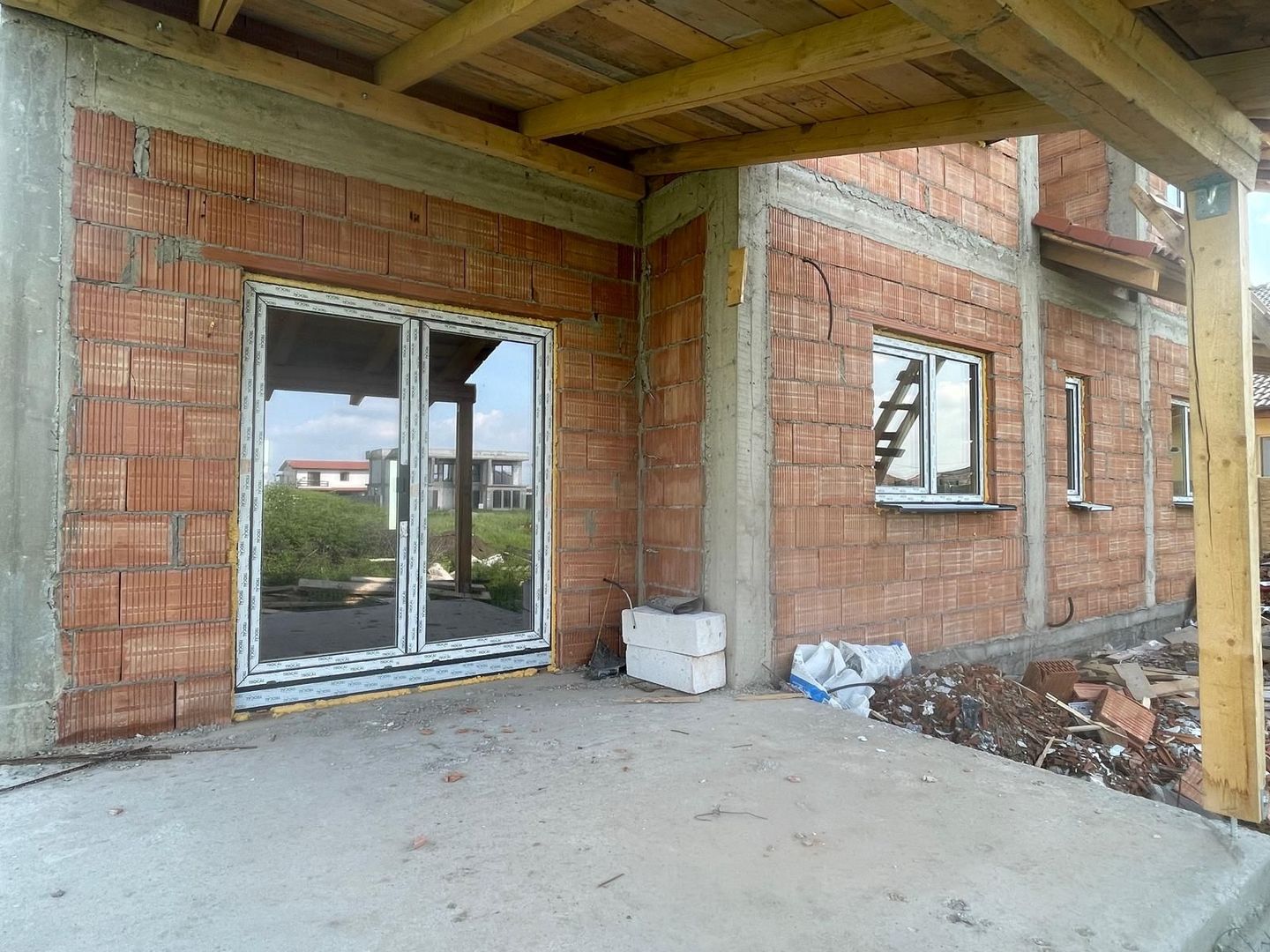 Duplex despartit prin camera tehnica, 3 dormitoare, Mosnita Noua - Poză 9