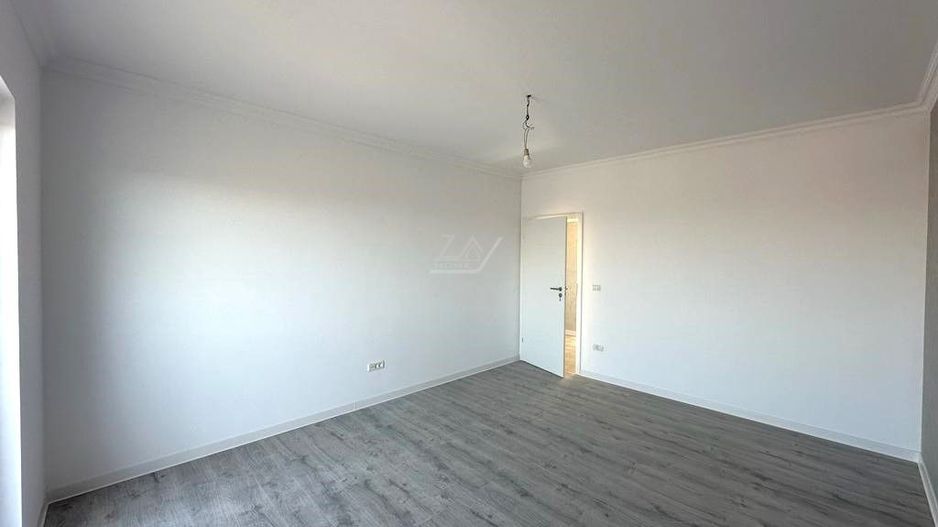 Asfalt. Loc de parcare. Etaj 1. - Poză 2