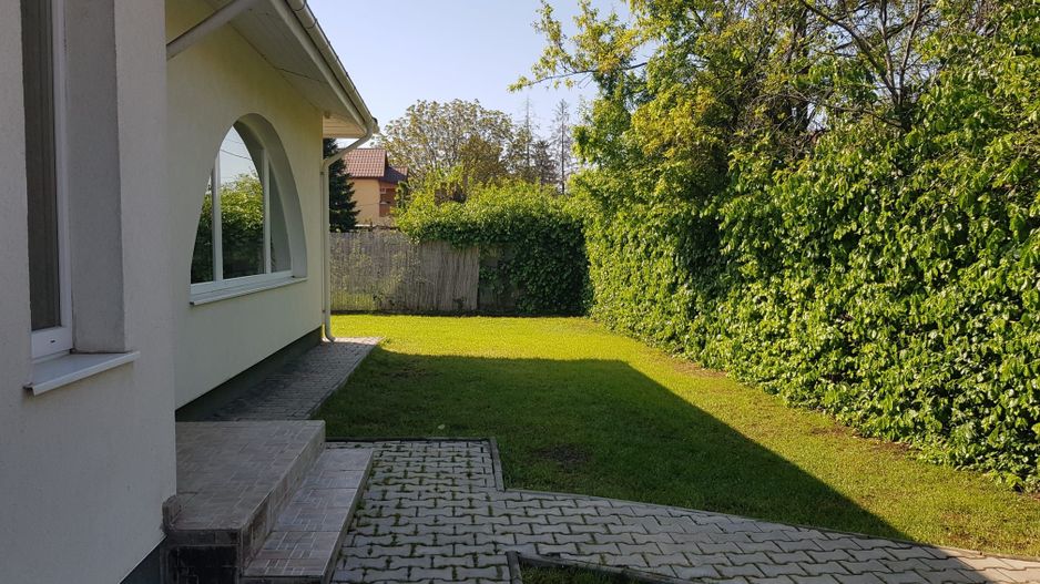 Vila pe parter 4 camere, curte generoasa / Tunari - Poză 2