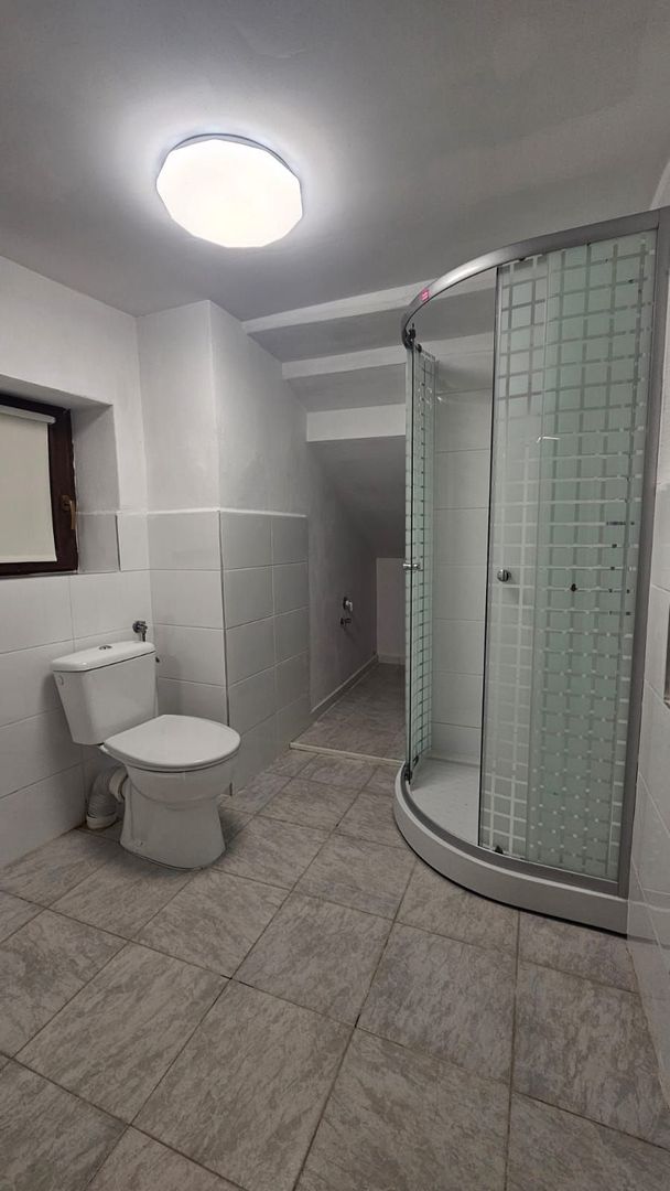 Apartament la casa de inchiriat 3 camere Cisnadie - Poză 5