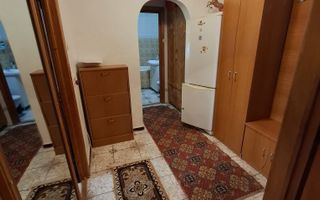 Apartament cu 2 cam D Dacia peste stradă de Biserică - Poză 1