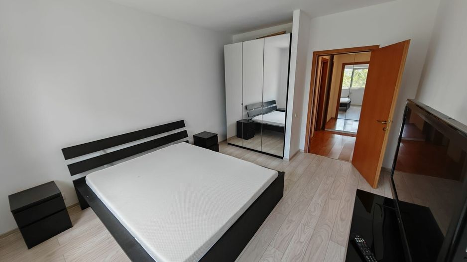 Metrou Pacii, Ten Blocks, 2 camere, 70mp, 4/10, decomandat, mobilat, loc parcare - Poză 4
