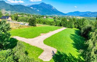 Terenuri în Zărnești–Tohănița, lângă pădure, cu vedere către Piatra Craiului