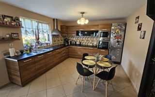 Vila Moderna cu 5 camere, garaj si 921 mp de curte, in Tocile - Poză 4