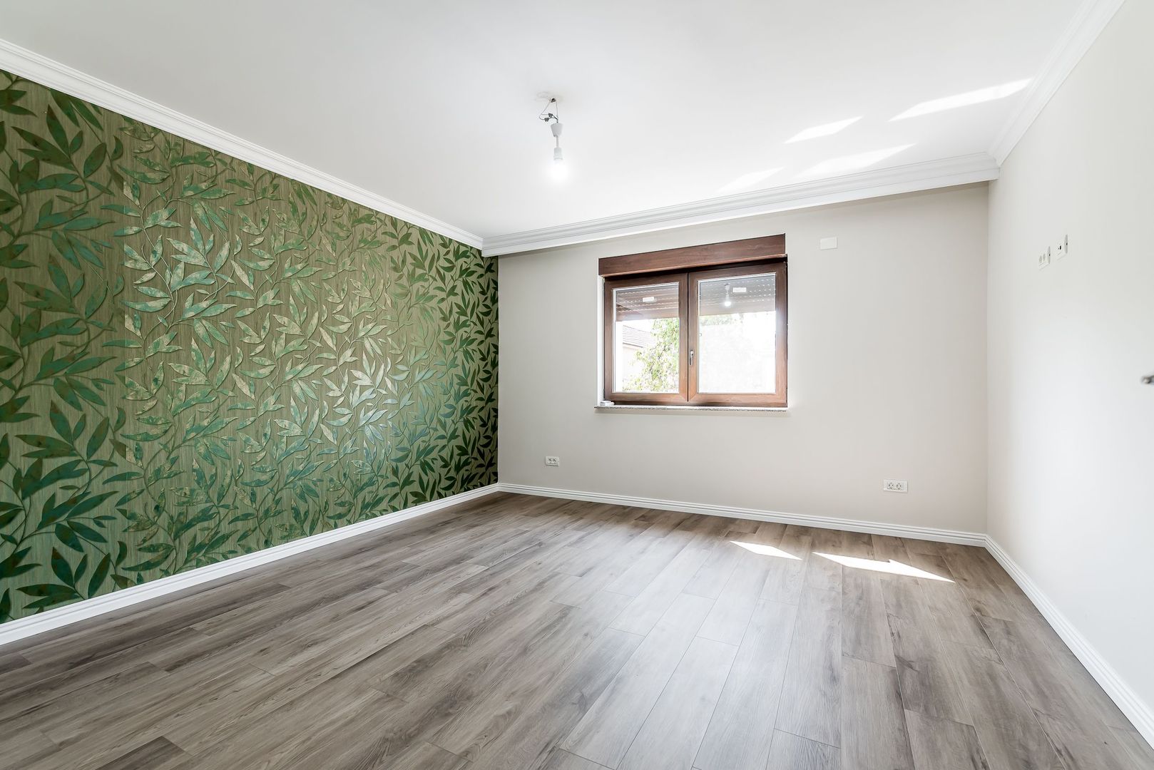 Casă gata de mutat în Aradul Nou, renovată complet (2026) - Poză 13