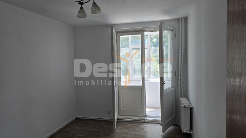 APARTAMENT 3 CAMERE SEMIDECOMANDAT - Poză 1