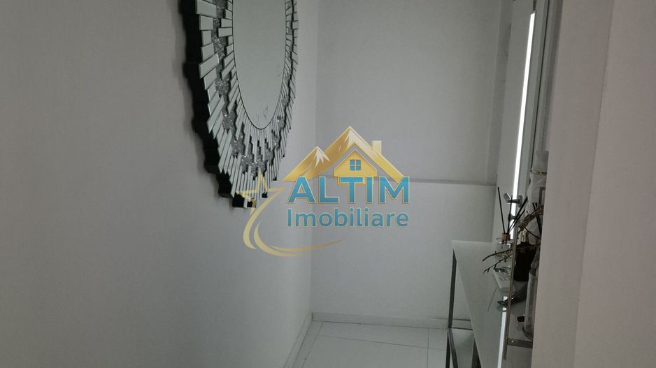 Casă cu 5 camere în Răcădău, Brașov - Poză 4