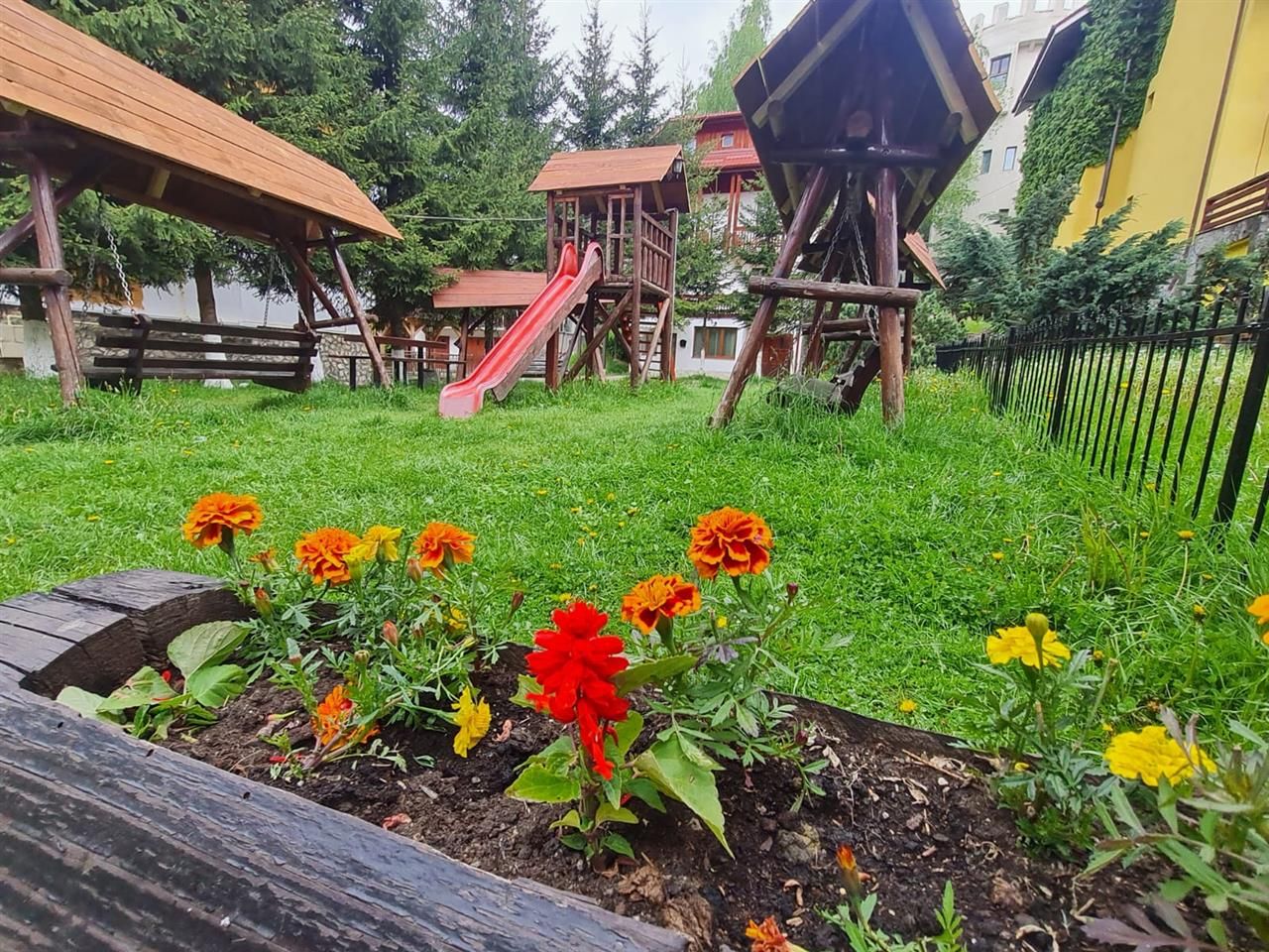 Casa ta de vacanta, imbratisata de natura,3 terase, parcare, Poiana Brasov - Poză 37