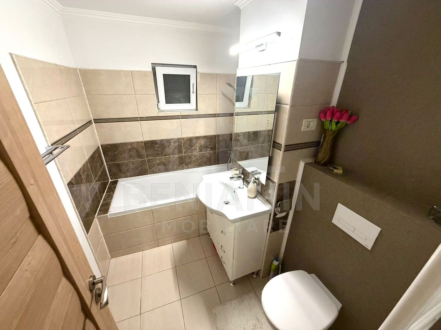 Apartament 3 camere si 2 bai Rovine decomandat 67mp  an1985 - Poză 5