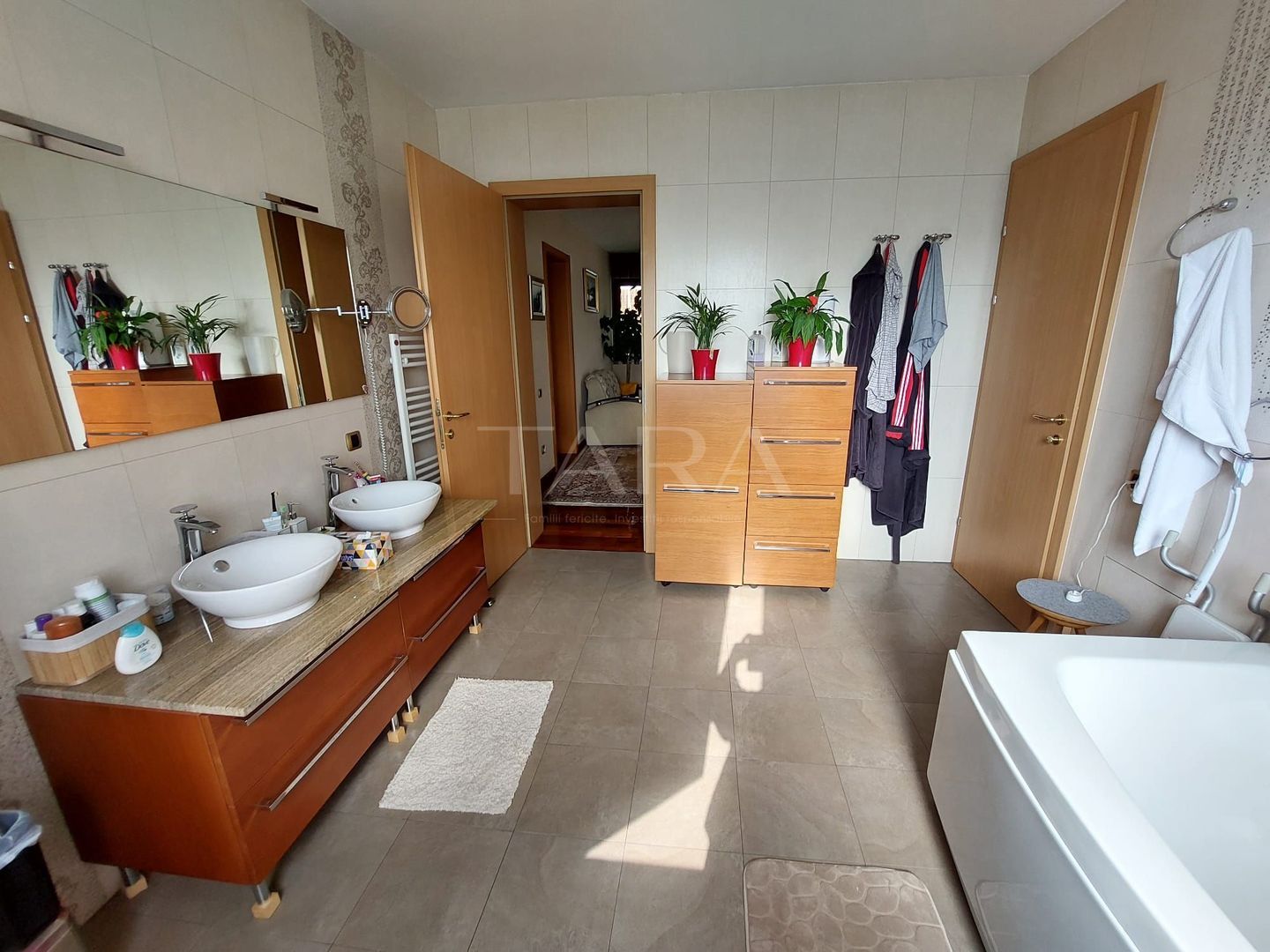 Casă cu 5 camere. de vânzare in Floresti, zona Parcului Poligon. - Poză 25