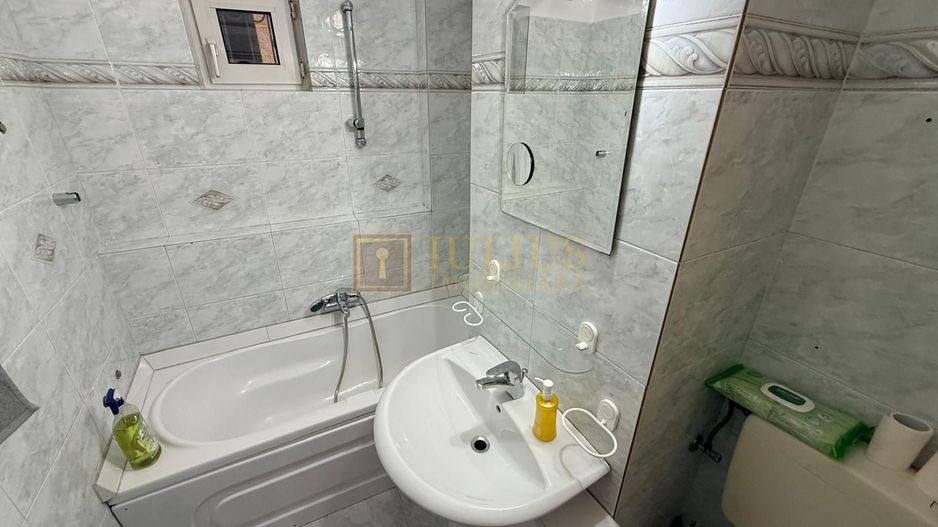 Medicina, 2 camere, 2 bai, centrala proprie, apartament spatios-105 mp - Poză 8