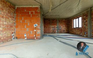 Vilă spațioasă cu vedere la pădure, la doar 15 minute de Bacău! - Poză 10