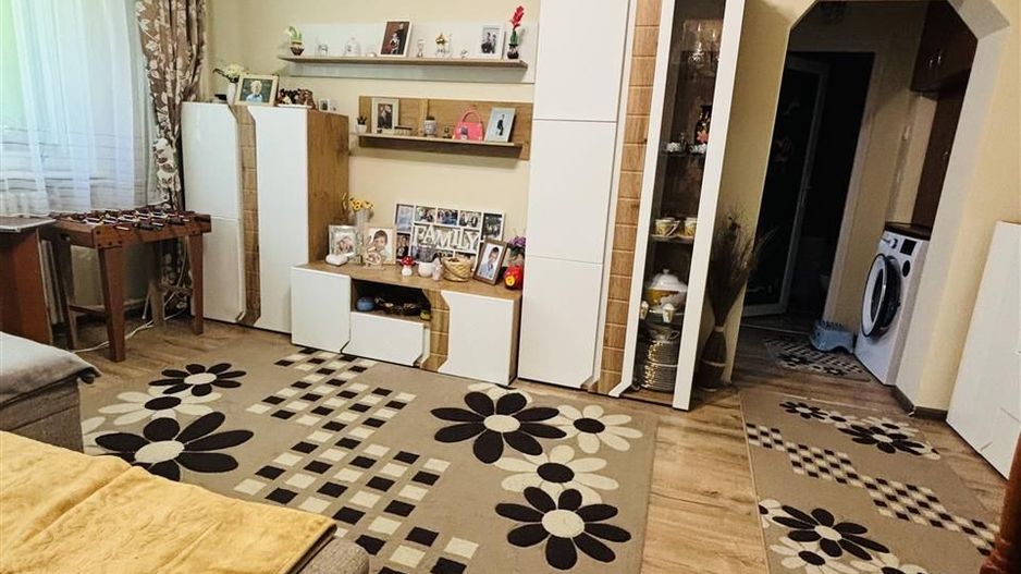 APARTAMENT CU 2 CAMERE SEMIDECOMANDAT ZONA ROGERIUS - Poză 1