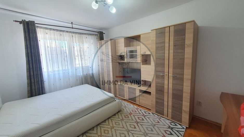 închiriez apartament cu două camere decomandate - Poză 1