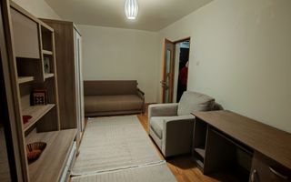 Garsoniera zona Tractorul ,bloc de apartamente - Poză 1