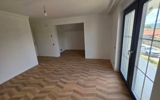 Casă nouă, impozantă,  6 camere, 1346 mp teren, Bărăbanț - Poză 32