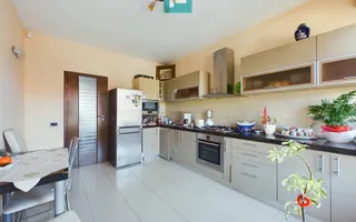 Vilă spațioasă cu 8 camere, Grădiște - Poză 18