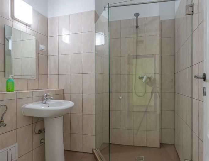 Casa cu spatiu comercial si 9 camere in zona istorica a Brasovului - Poză 10