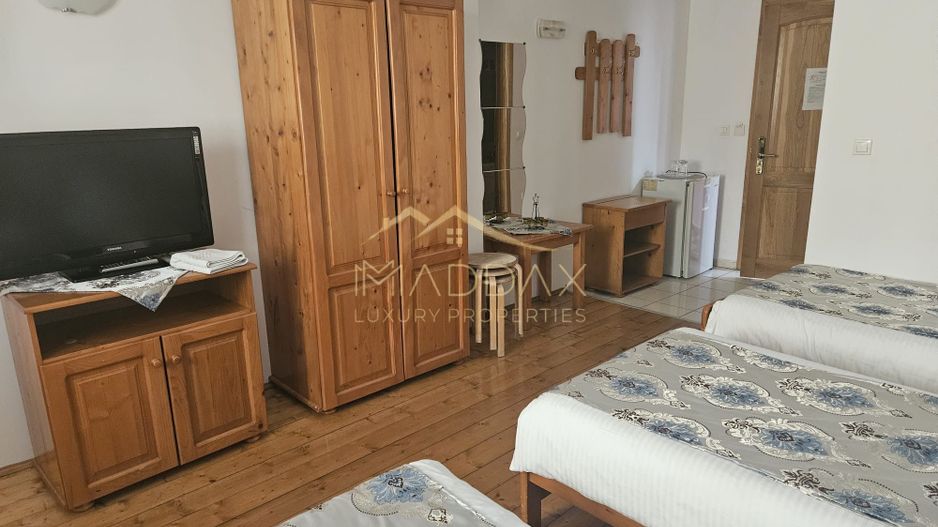 Pensiune 10 camere cu restaurant // teren 900 mp // Moieciu de Jos - Poză 27
