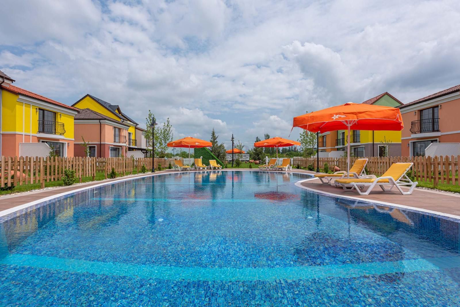 Studio modern – Libertatii Gardens Otopeni | Parcare inclusă | Piscina - Poză 1