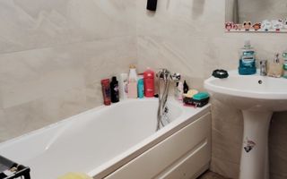 Apartament cu 2 camere, spațiu de depozitare de 30 mp, Florești. - Poză 6