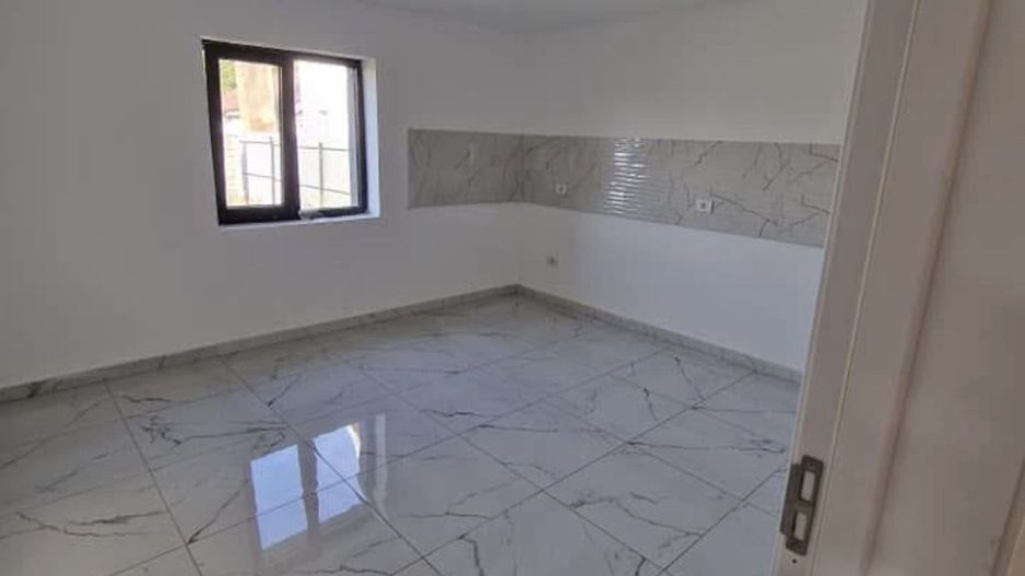 Casa Individuala Sanmihaiu Roman,Parter,4 Camere,2Bai,Toate Utilitatile - Poză 10