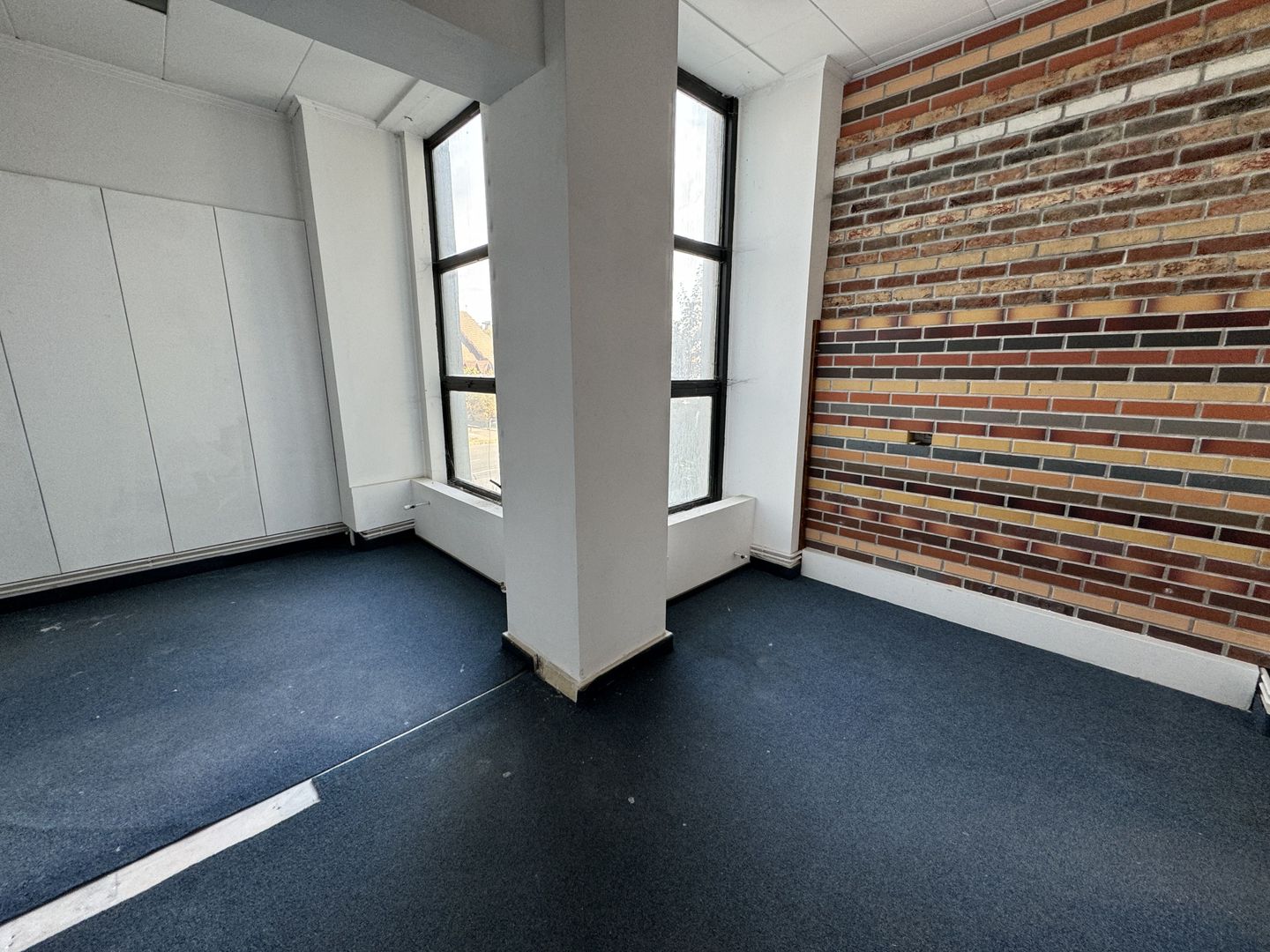 Spațiu comercial 493 mp utili | Locație centrală | Vizibilitate excelentă | - Poză 48