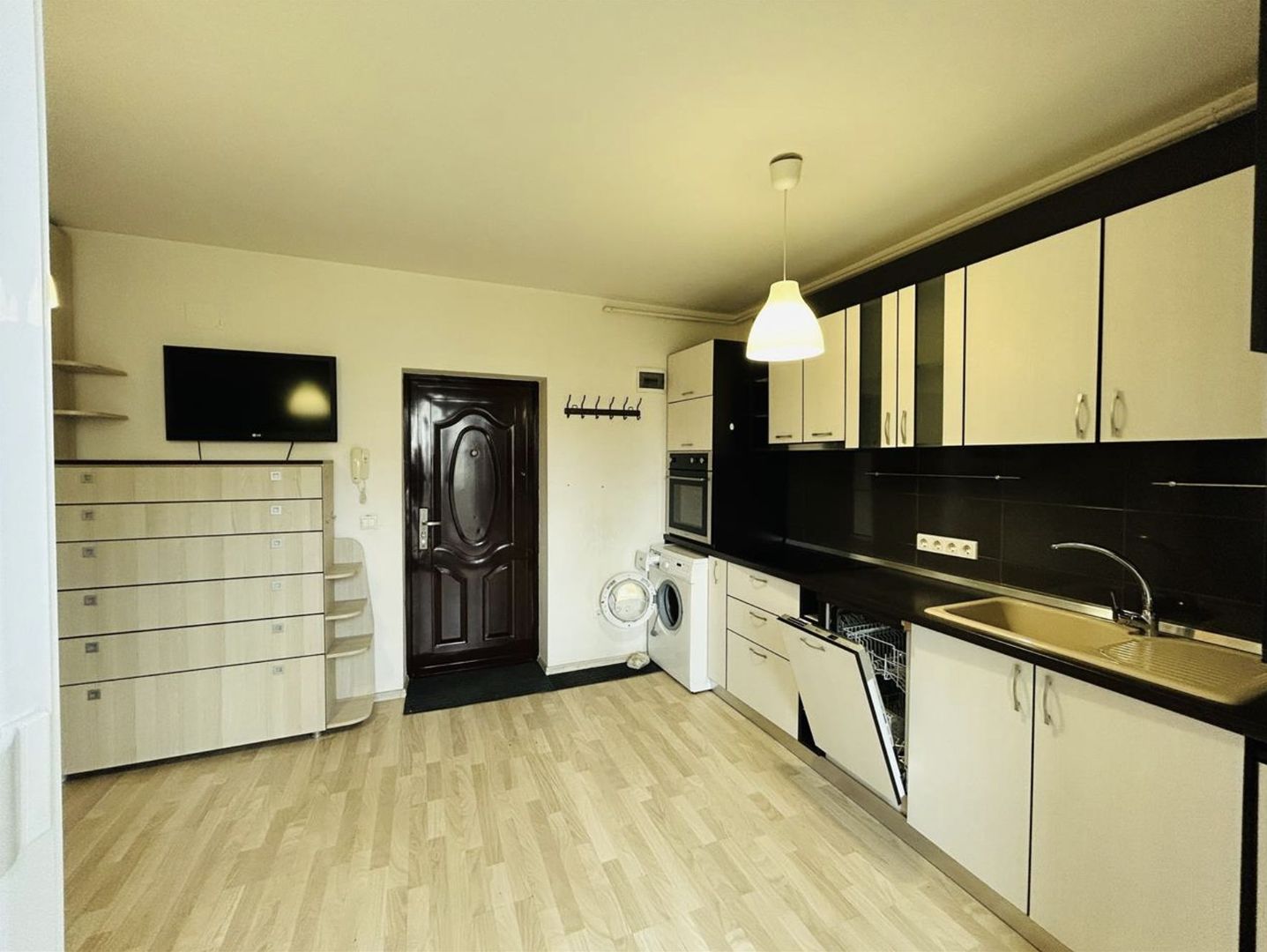 Apartament 2 camere, la cheie, balcon, boxa, loc de parcare - Poză 7