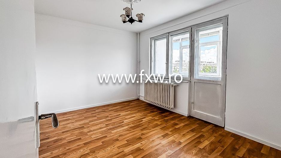 Apartament cu 3 camere, cu balcon la fiecare cameră,  zonă excelentă - Poză 2