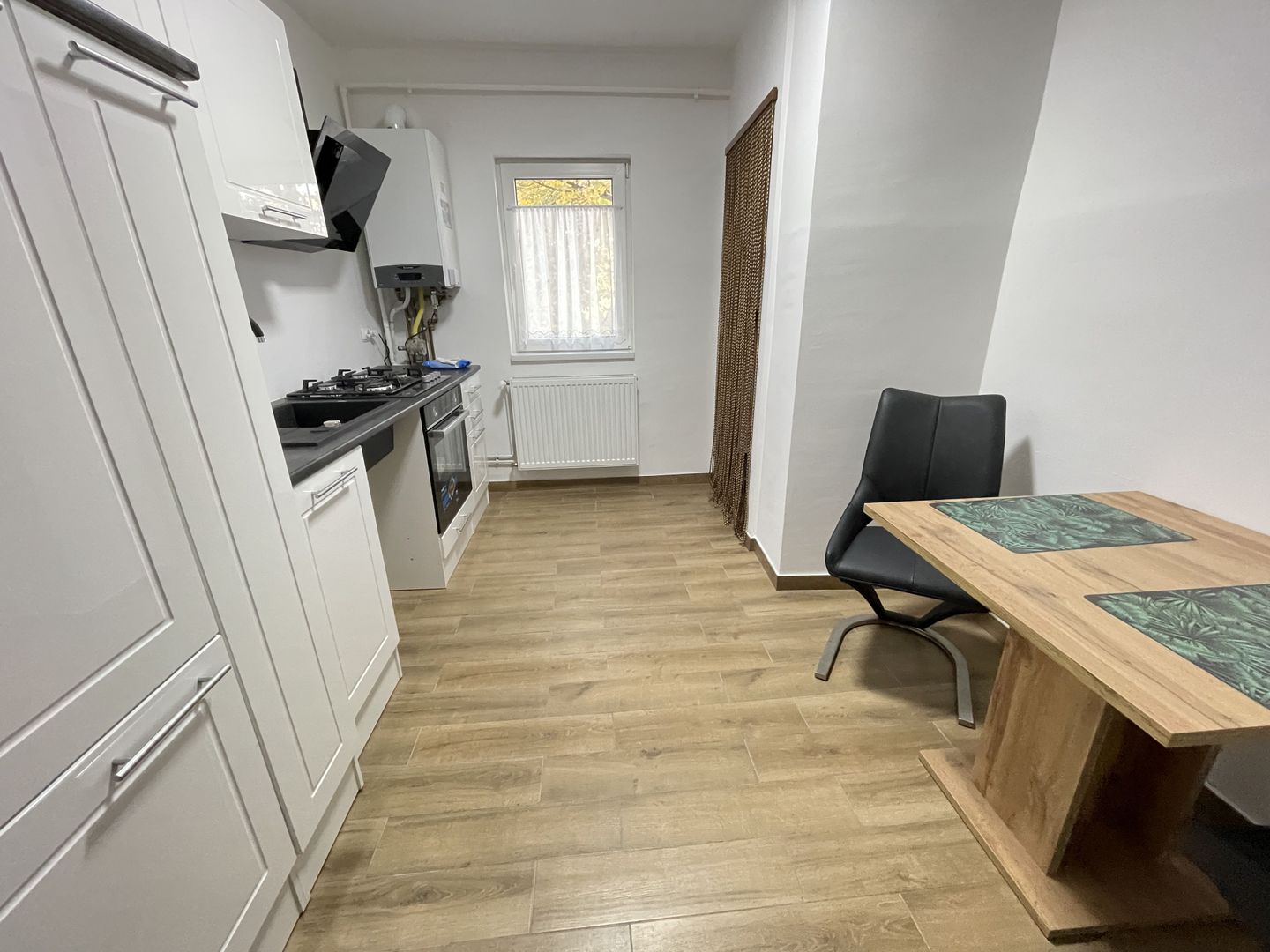 Amenajat complet, mobilat și utilat, totul nou - Poză 11