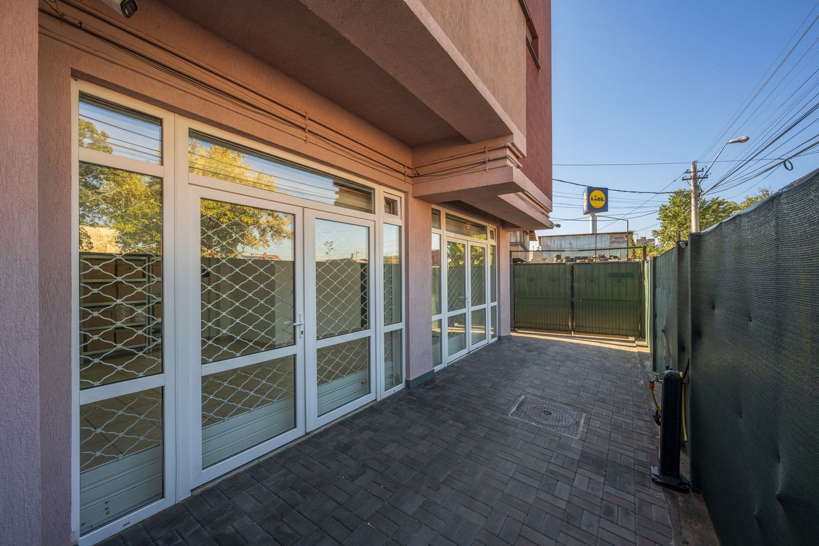 SI CASA SI AFACERE totul sub același acoperiș in Sector 5/Sălaj - LIDL - Poză 9