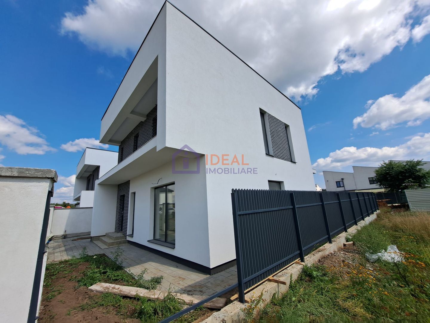 Casa Moderna cu 4 camere si garaj, in zona Trifoiului - Poză 2