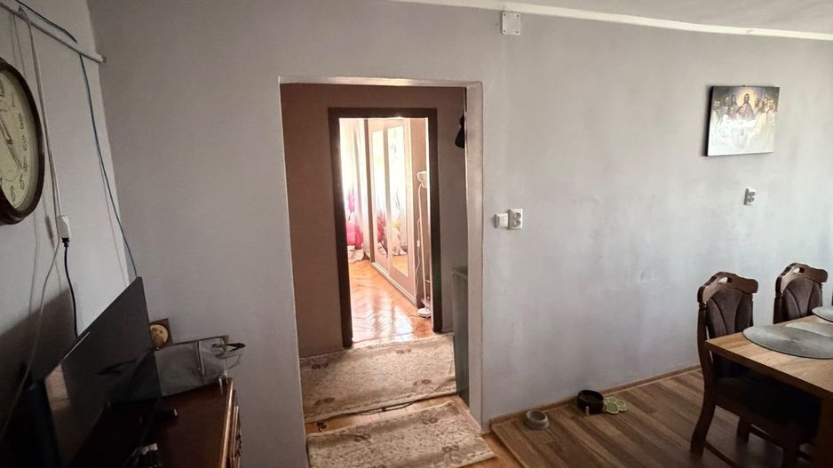 Apartament spațios cu 4 camere – Marghita, zona centrală - Poză 3