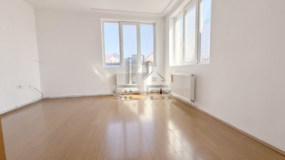 Casa cu curte comuna la 5 minute de Vivo! - Poză 7