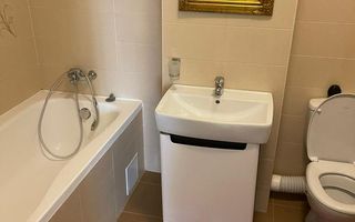 APARTAMENT cu 2 BAI si CENTRALA PROPRIE - Poză 7