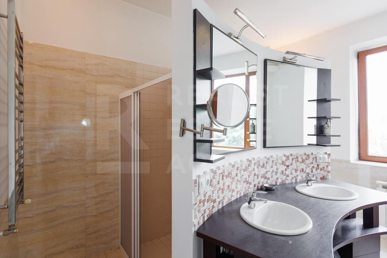 Chirie, casă/vilă, 6 camere, situată in inima capitalei - Poză 22