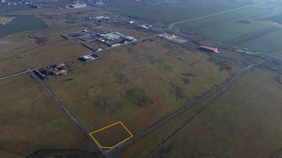 Teren de vanzare 3320 mp Arad cu PUZ si facilitați flexibile de plata - Poză 3