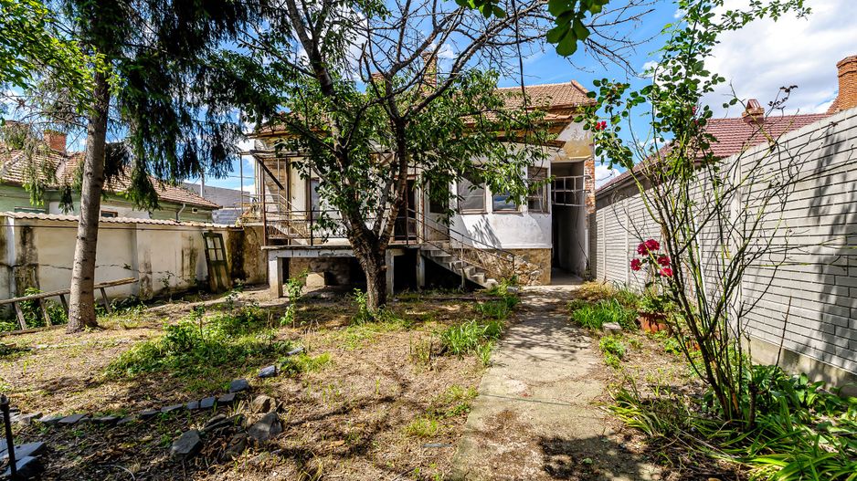 Casă cu teren de 716 mp pe strada Dorobanți, Pârneava. - Poză 10