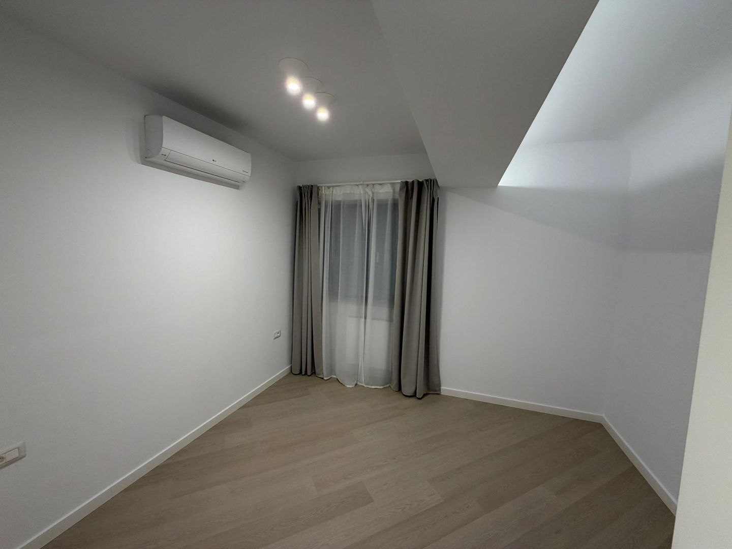 Apartament 3 camere de inchiriat | Cortina North - Poză 12