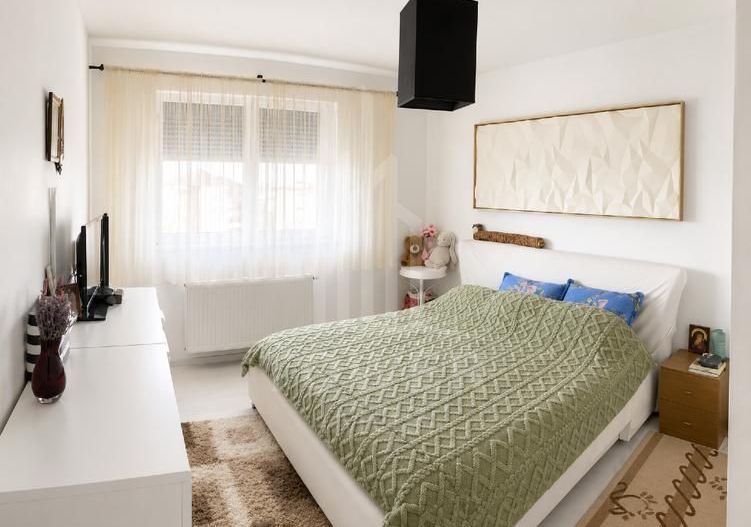Apartament 3 camere - Balcon cu priveliște de vis - Poză 2