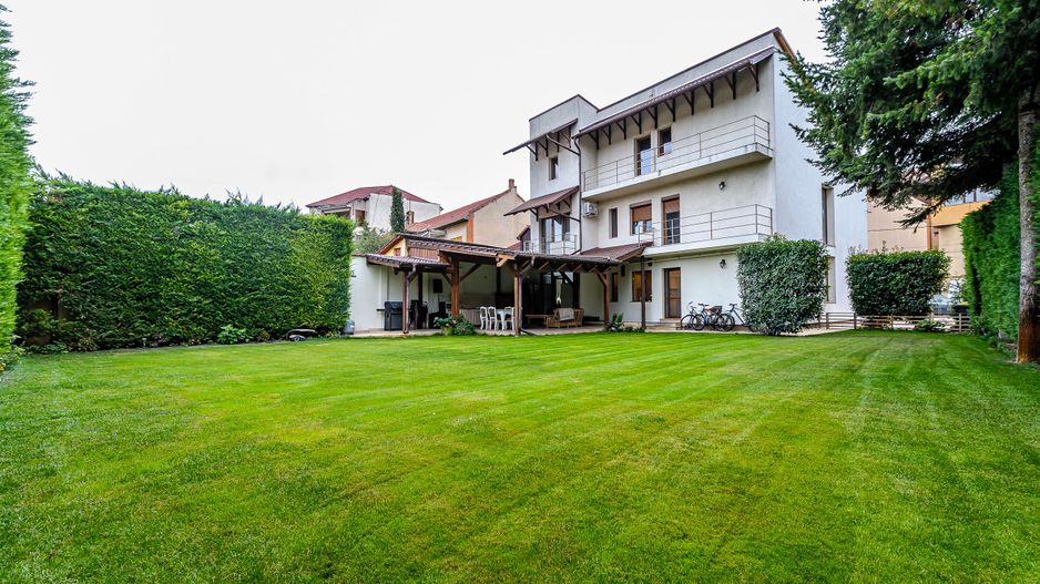 Vilă exclusivistă pe malul Mureșului – design modern si teren generos - Poză 9