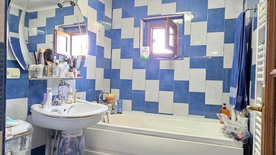 Apartament cu 3 camere, 2 bai, 2 balcoane, mobilat și utilat, zona TRAIAN; - Poză 6