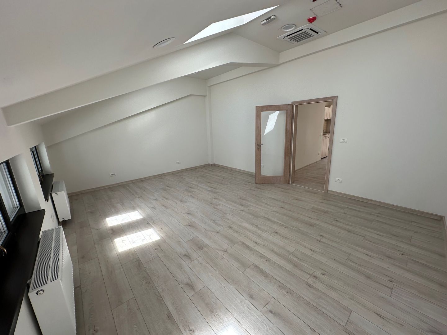 Saptii de birouri Ultracentral suprafețe de la 28 - 940 mp - Poză 13