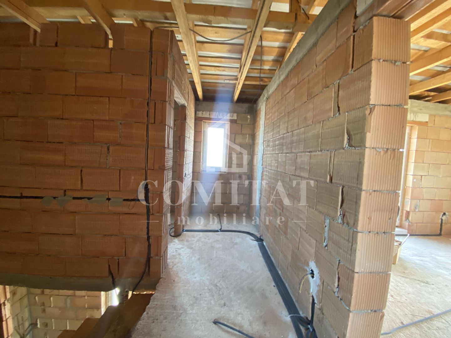 Casă individuală de vânzare | Dispunere pe 2 niveluri | Dezmir - Poză 8