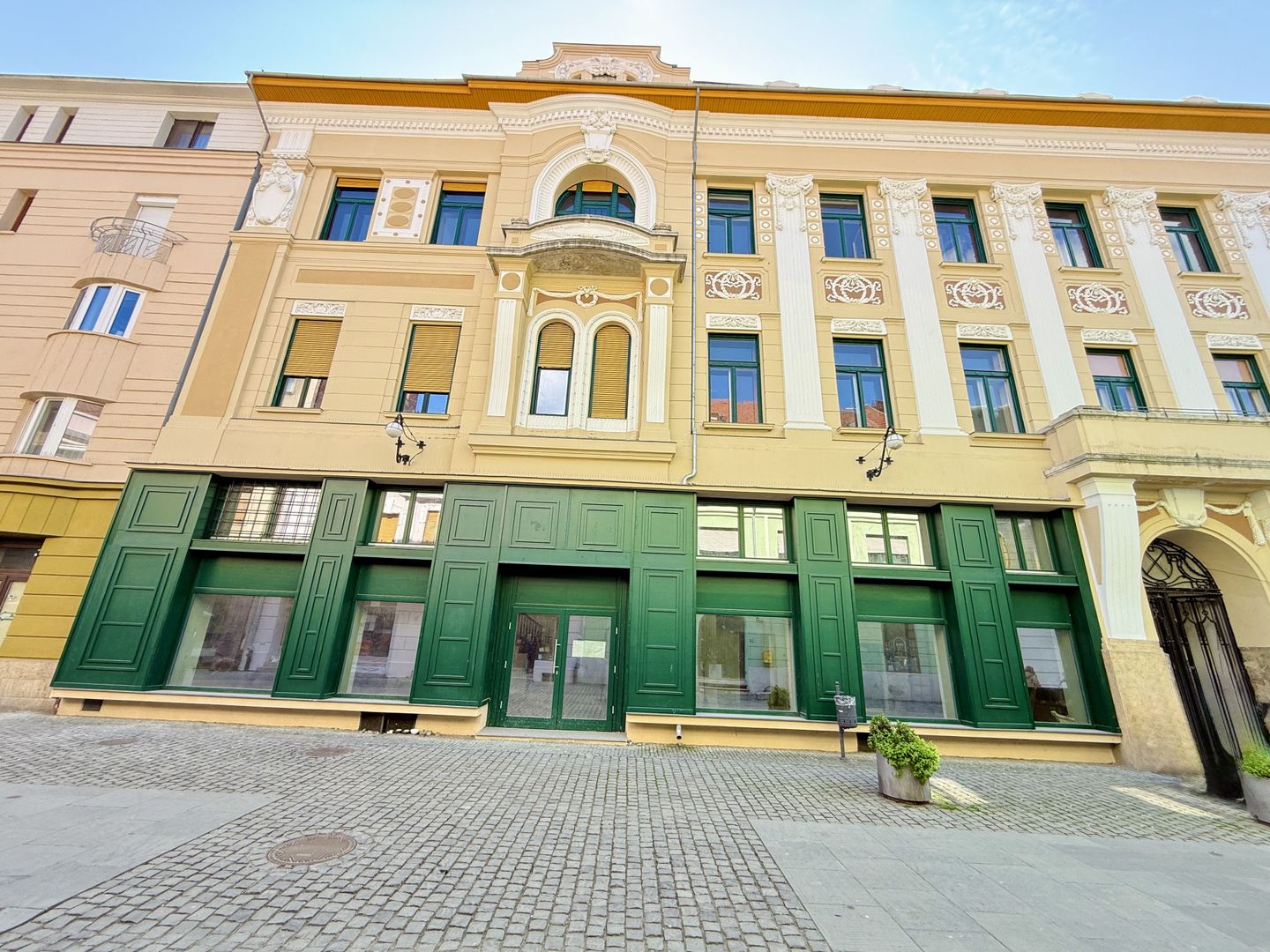 Ultracentral | 300 mp utili | Vitrină mare | Parter + Mezanin | Comision 0% - Poză 1