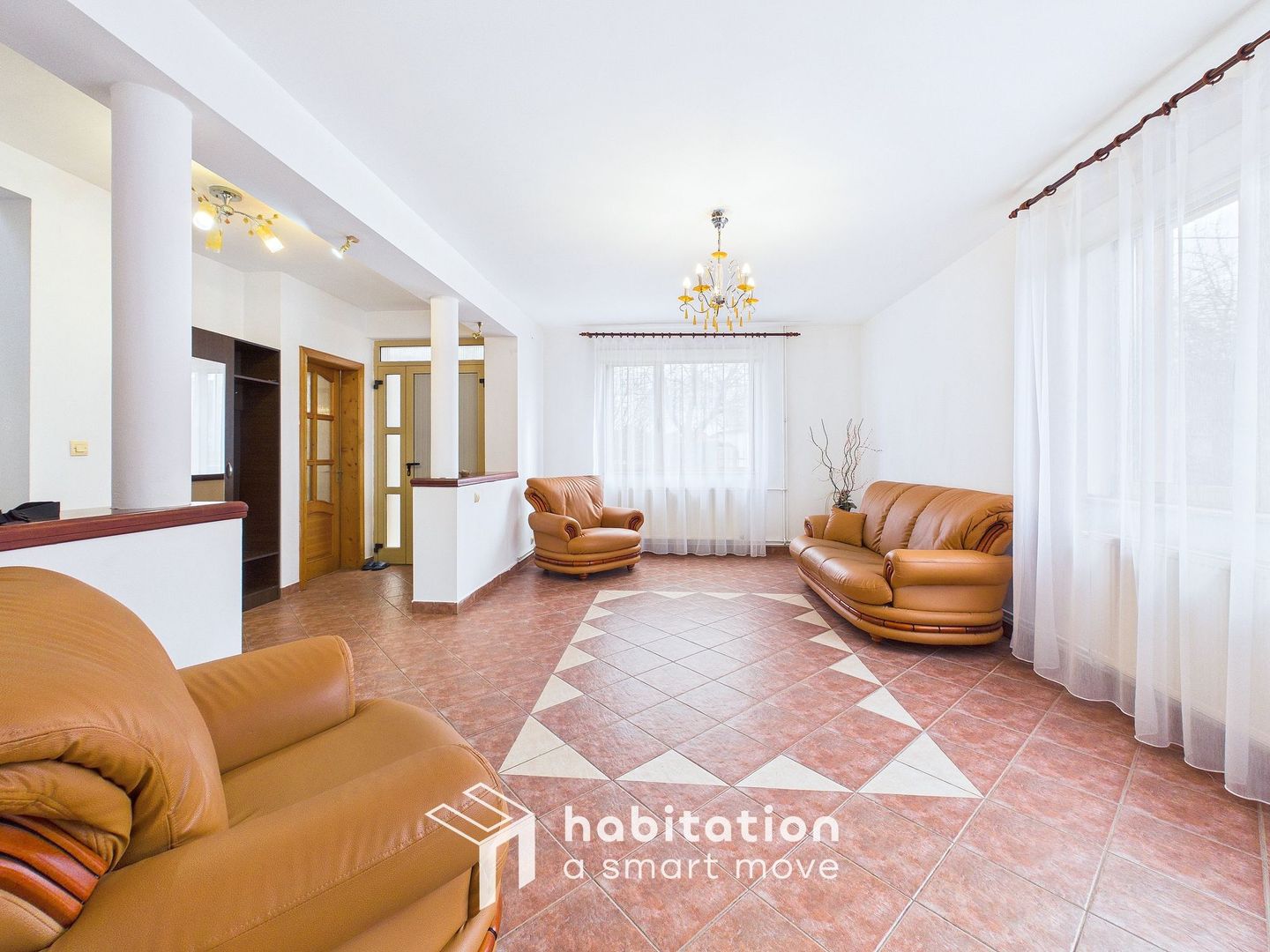 Casă ideală familie sau birou, cu curte și garaj | Braytim - Fratelia - Poză 1